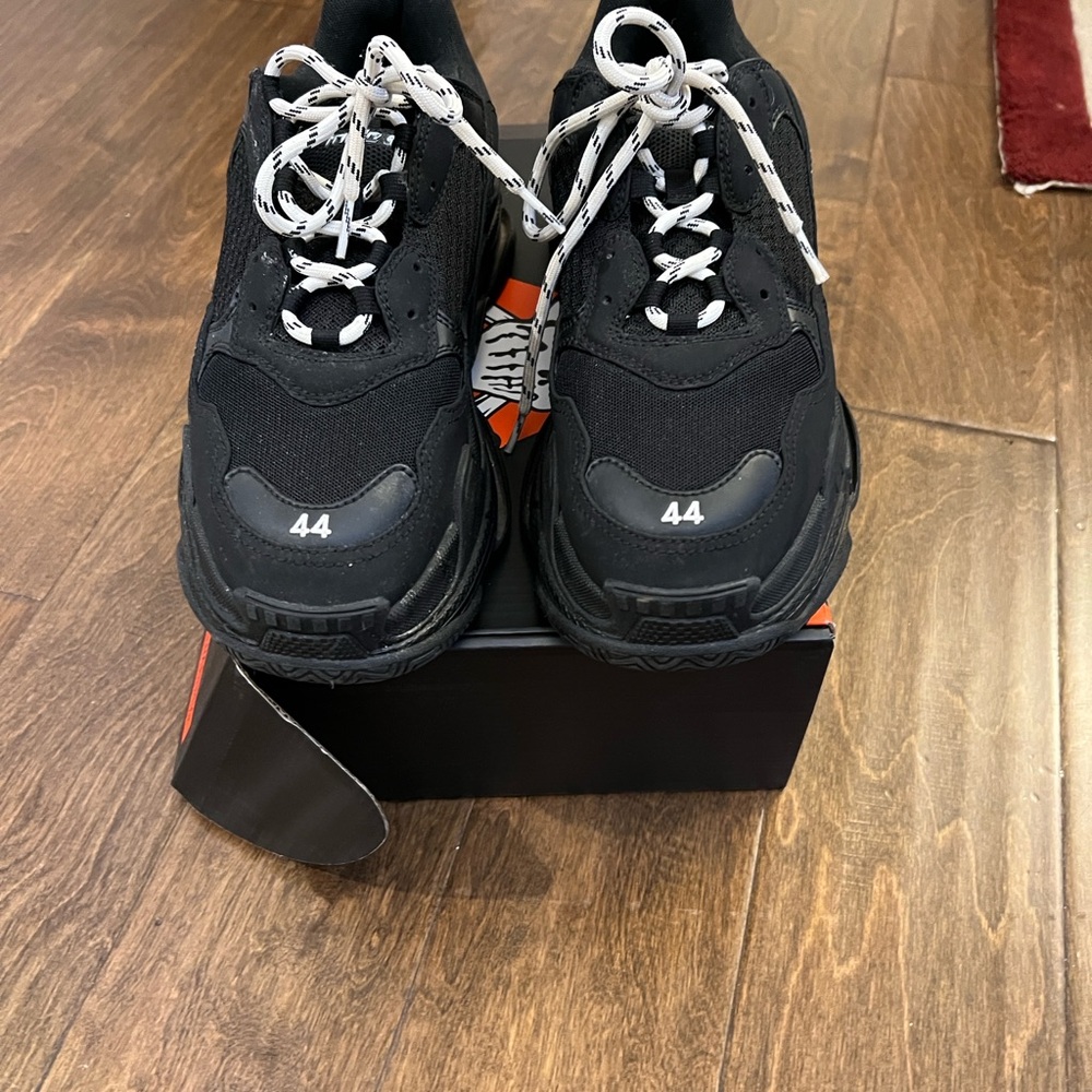 Balenciaga Men's Black Sneakers - Picture 5 of 5